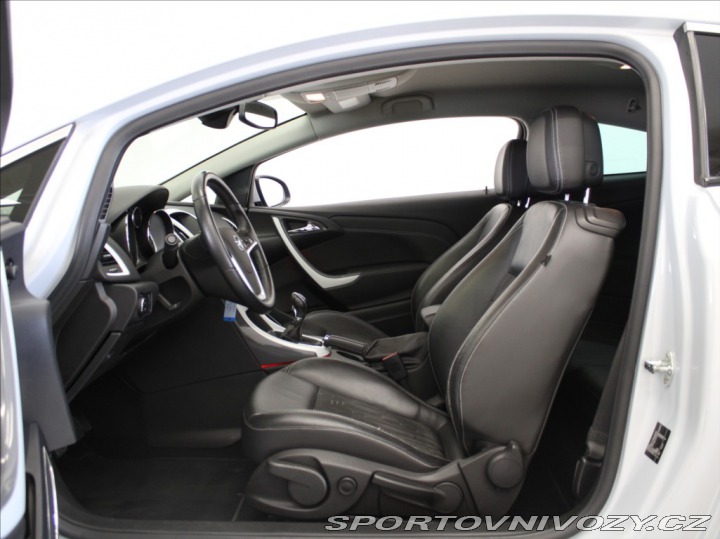 Opel Astra 1,6 Turbo 132kW GTC 2xSad 2012