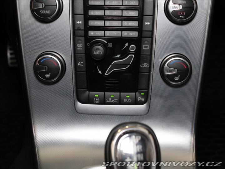 Volvo V60 2,4 D4 AWD R-Desing Výpro 2012