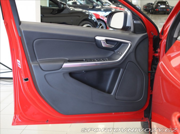 Volvo V60 2,4 D4 AT AWD R-Desing ČR 2012