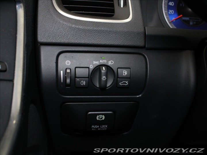 Volvo V60 2,4 D4 AWD R-Desing Výpro 2012