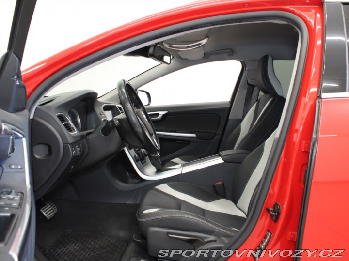Volvo V60 2,4 D4 AWD R-Desing Výpro 2012