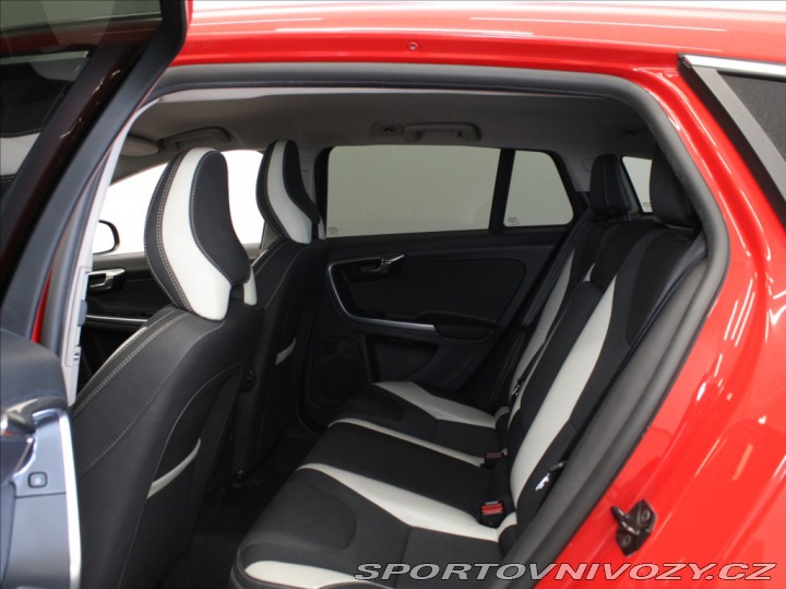 Volvo V60 2,4 D4 AWD R-Desing Výpro 2012