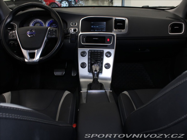 Volvo V60 2,4 D4 AWD R-Desing Výpro 2012
