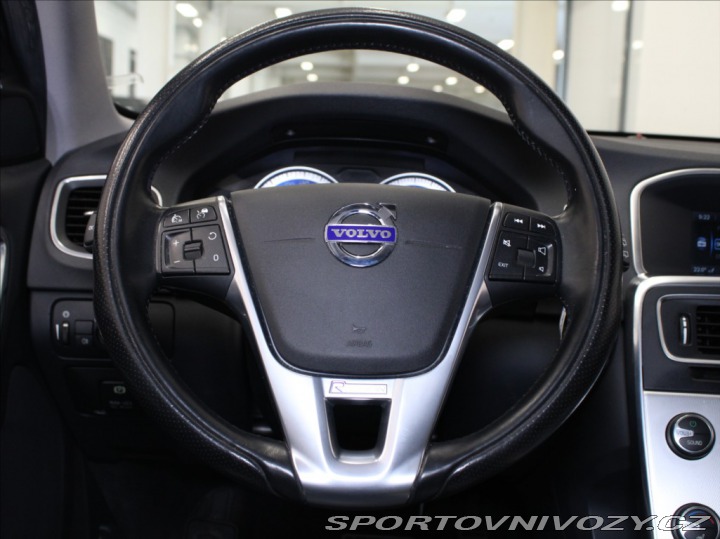 Volvo V60 2,4 D4 AWD R-Desing Výpro 2012