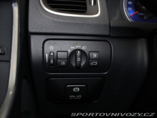 Volvo V60 2,4 D4 AT AWD R-Desing ČR 2012