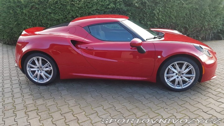 Alfa Romeo 4C  2015