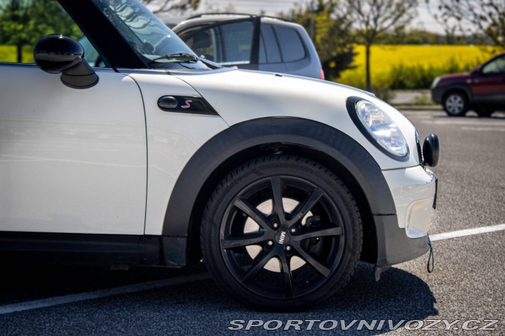 Mini Cooper S  1.6i 128kw, AT/6 / NA 2009
