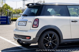 Mini Cooper S  1.6i 128kw, AT/6 / NA 2009