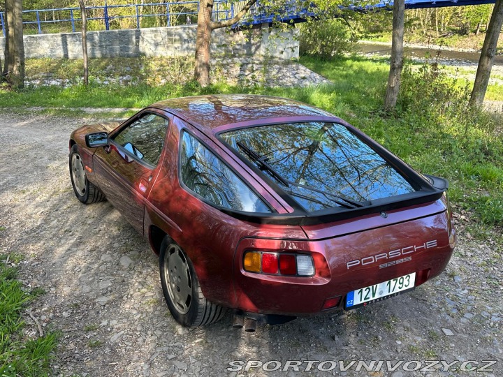 Porsche 928 S 1984