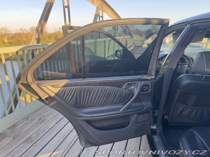 Mercedes-Benz Ostatní modely 3,2   w210 E320 2001