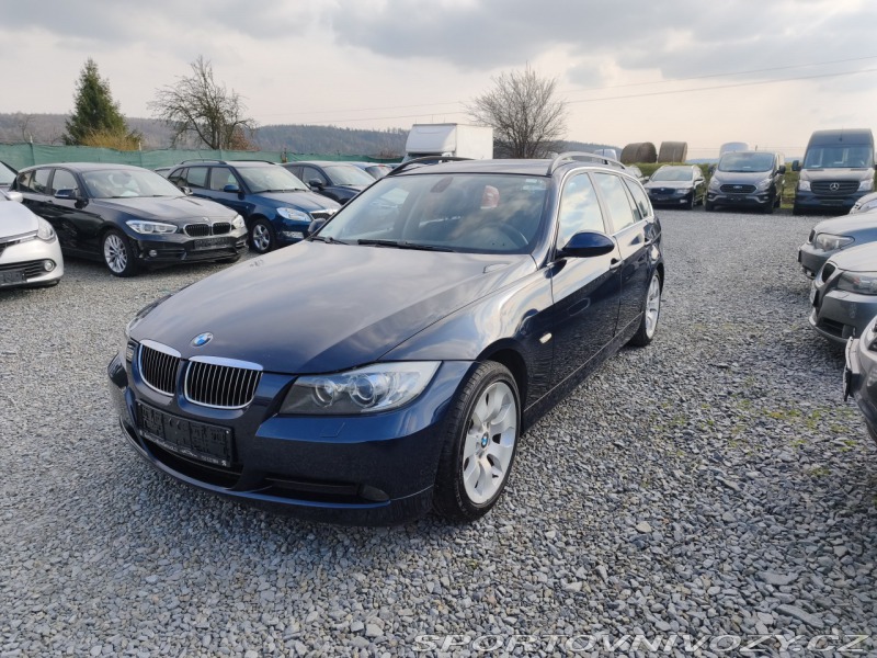 BMW 3 325Xi Mauál, Výhřevy, Pan