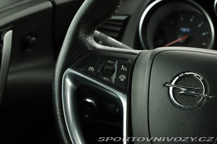Opel Astra 2.0 Turbo OPC 2012