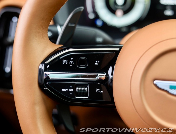 Aston Martin DBX 707, 4.0 V8 707PS | Mino 2025