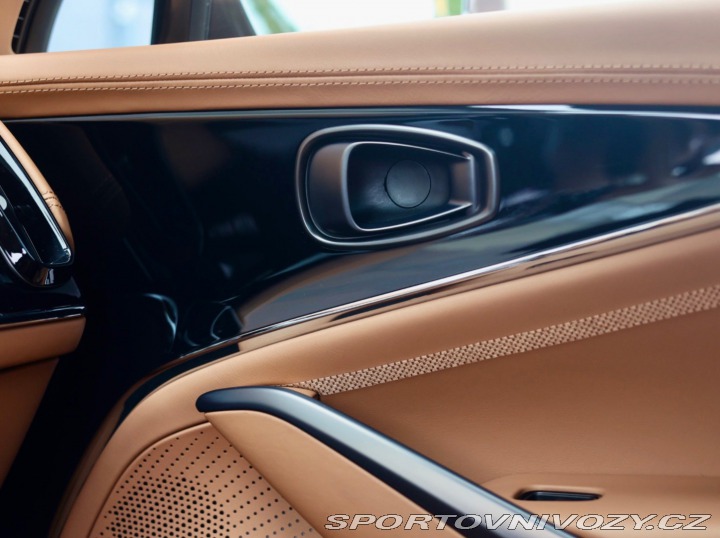 Aston Martin DBX 707, 4.0 V8 707PS | Mino 2025