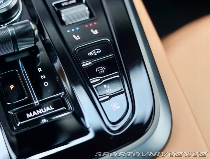 Aston Martin DBX 707, 4.0 V8 707PS | Mino 2025
