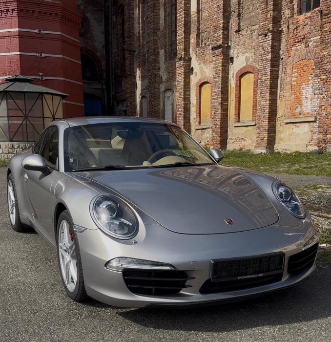 Porsche 911 Carrera 991-110