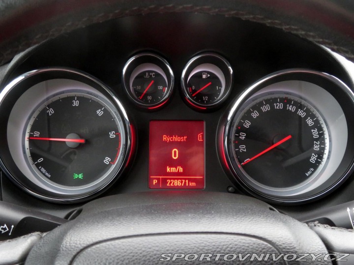 Opel Astra Essentia 2.0 CDTI 2013