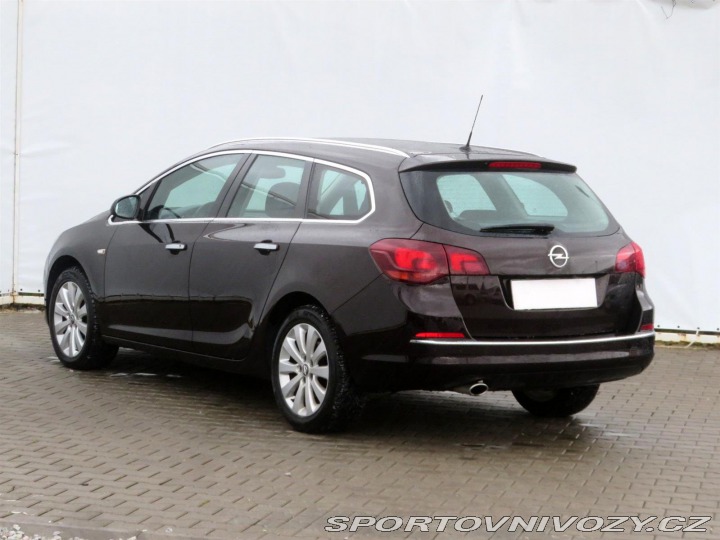Opel Astra Essentia 2.0 CDTI 2013
