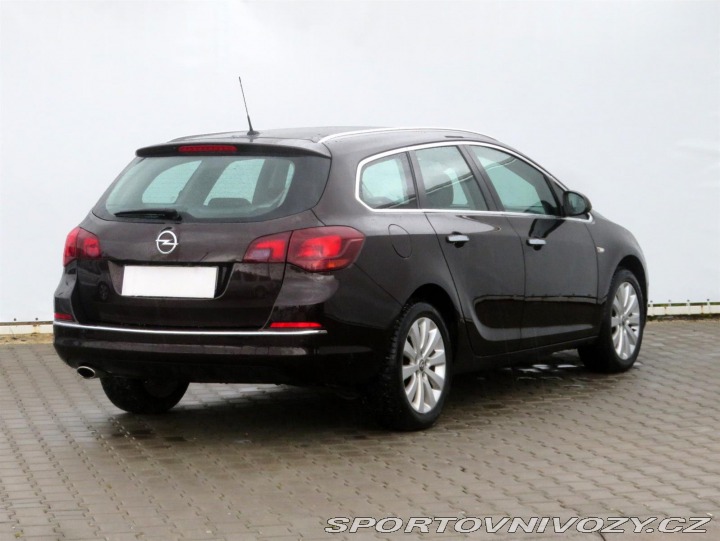 Opel Astra Essentia 2.0 CDTI 2013