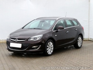 Opel Astra Essentia 2.0 CDTI 2013