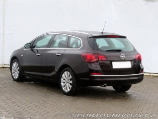 Opel Astra Essentia 2.0 CDTI 2013
