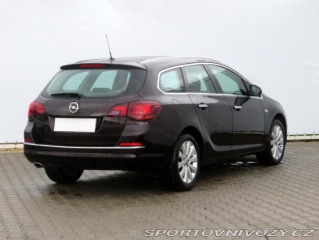 Opel Astra Essentia 2.0 CDTI 2013