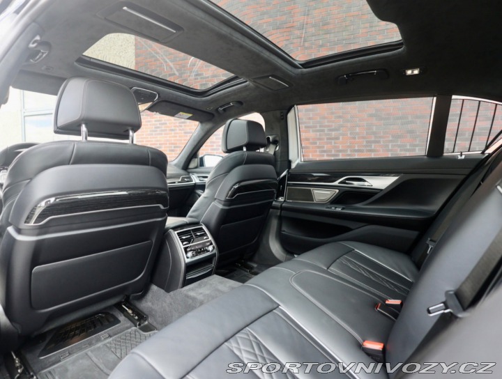 BMW 7 M760Li xDrive A/T 2019
