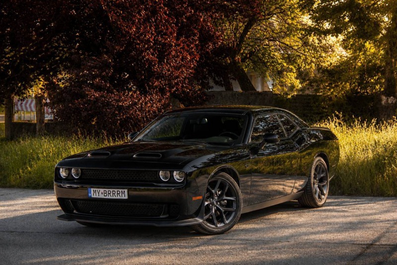 Dodge Challenger RT 5.7 V8 / TOP STAV /