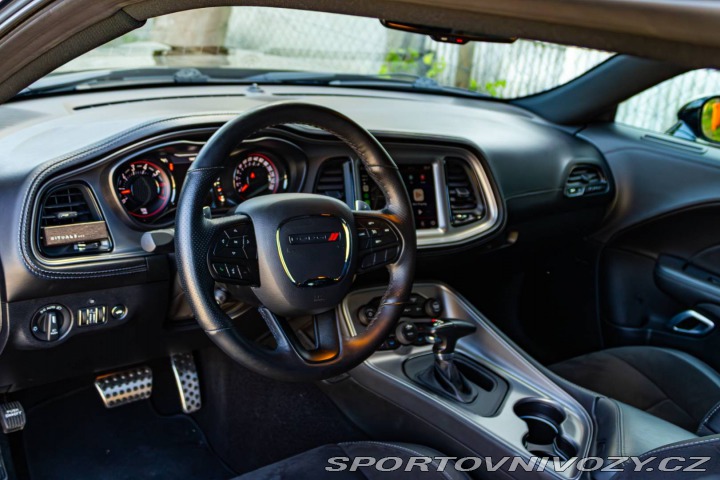Dodge Challenger RT 5.7 V8 / TOP STAV / 2023