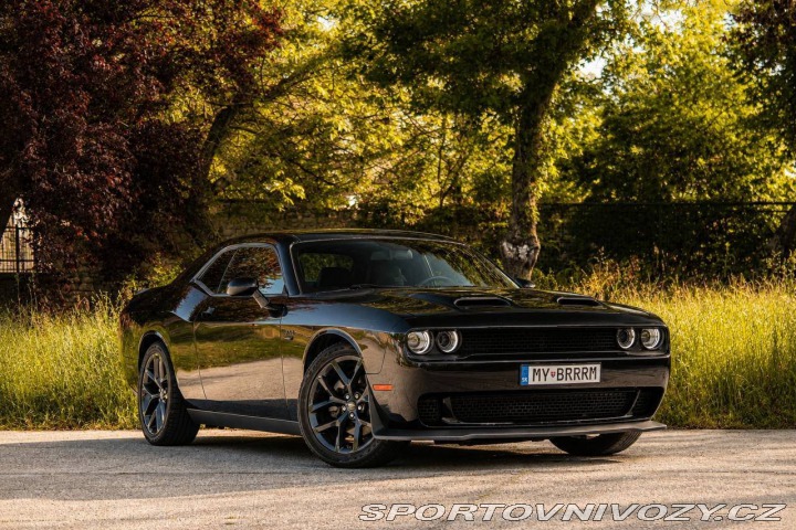 Dodge Challenger RT 5.7 V8 / TOP STAV / 2023
