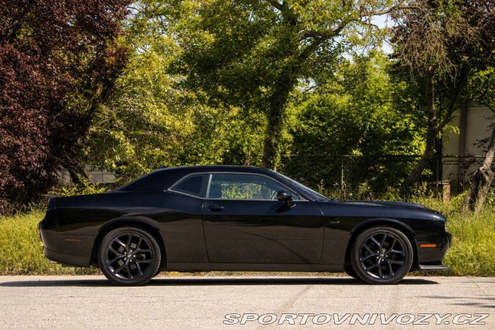 Dodge Challenger RT 5.7 V8 / TOP STAV / 2023