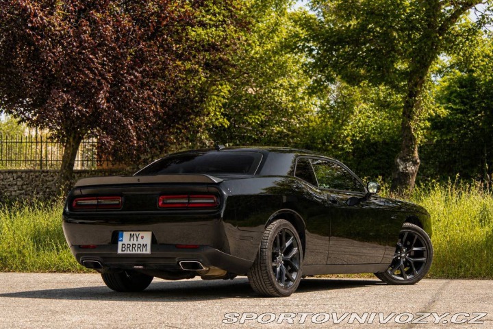 Dodge Challenger RT 5.7 V8 / TOP STAV / 2023
