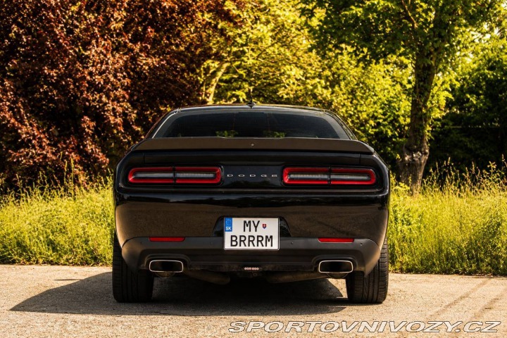 Dodge Challenger RT 5.7 V8 / TOP STAV / 2023