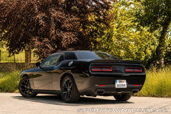 Dodge Challenger RT 5.7 V8 / TOP STAV / 2023