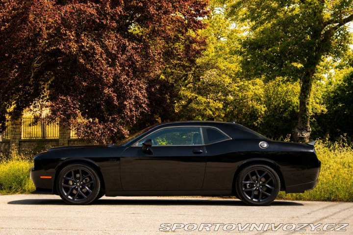 Dodge Challenger RT 5.7 V8 / TOP STAV / 2023