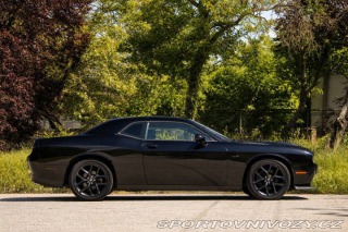 Dodge Challenger RT 5.7 V8 / TOP STAV / 2023