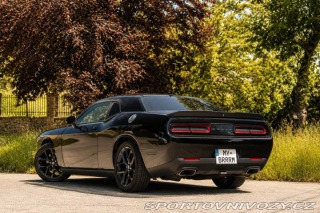 Dodge Challenger RT 5.7 V8 / TOP STAV / 2023