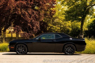 Dodge Challenger RT 5.7 V8 / TOP STAV / 2023