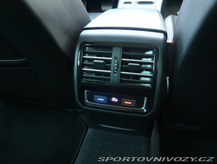 Volkswagen Ostatní modely Passat Highline 2.0 BiTDI 2016