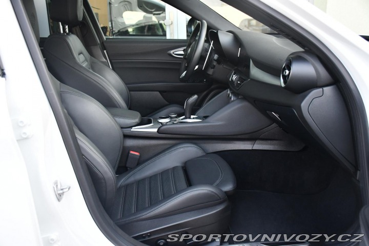 Alfa Romeo Giulia 2,0T 16V 206kW AT8-Q4 ZAD 2024