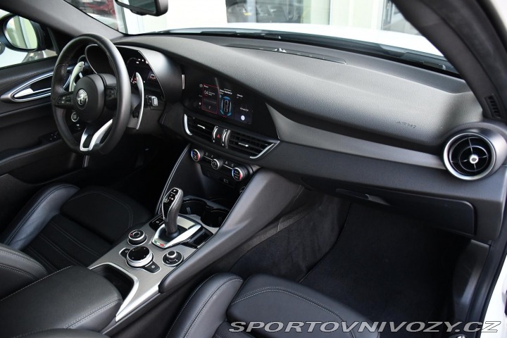 Alfa Romeo Giulia 2,0T 16V 206kW AT8-Q4 ZAD 2024