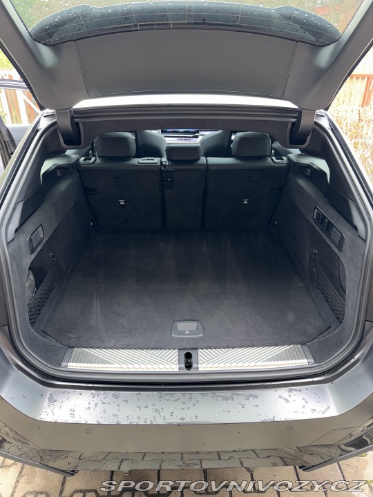 BMW 5 550e 2025
