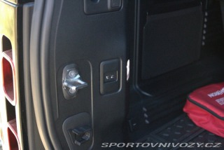 Ostatní značky Ostatní modely Land Rover Defender 3,0 110 1800