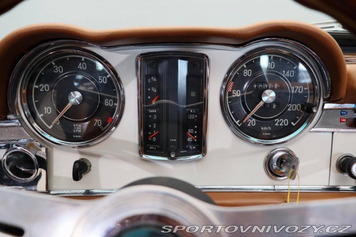 Mercedes-Benz SL 230 SL Pagoda z řady W113 1967