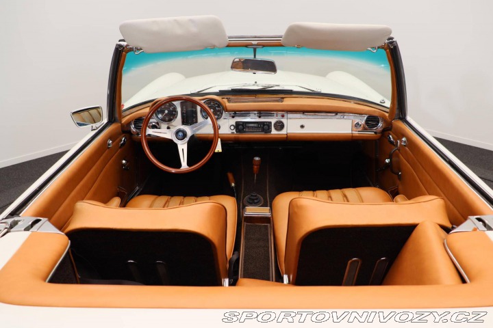 Mercedes-Benz SL 230 SL Pagoda z řady W113 1967