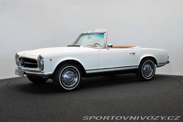 Mercedes-Benz SL 230 SL Pagoda z řady W113 1967