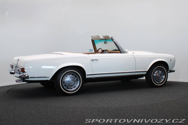 Mercedes-Benz SL 230 SL Pagoda z řady W113 1967
