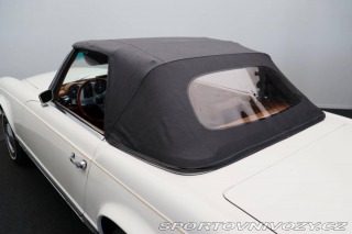 Mercedes-Benz SL 230 SL Pagoda z řady W113 1967