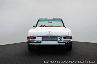 Mercedes-Benz SL 230 SL Pagoda z řady W113 1967