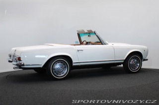 Mercedes-Benz SL 230 SL Pagoda z řady W113 1967